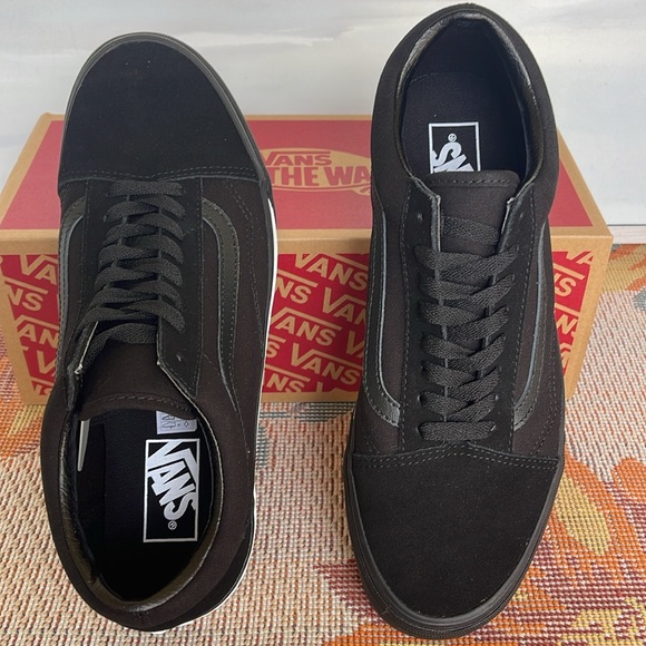 Vans Men’s Old Skool
(Mono Bumper) Black/True
VN0A38G1Q9C
Sneakers - Picture 13 of 16